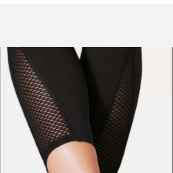 Manduka Mesh Women's Black Capri Leggings - Picture 2 of 7